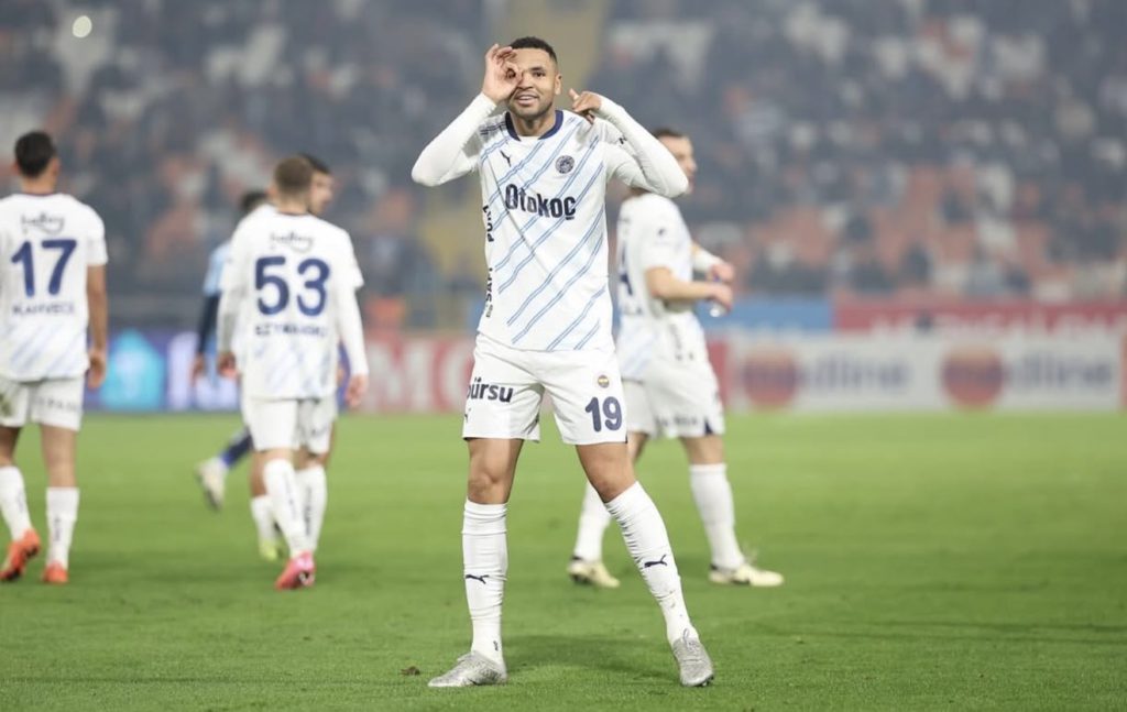 مدرب فنربخشة يكشف موقفه من تسريح النصيري