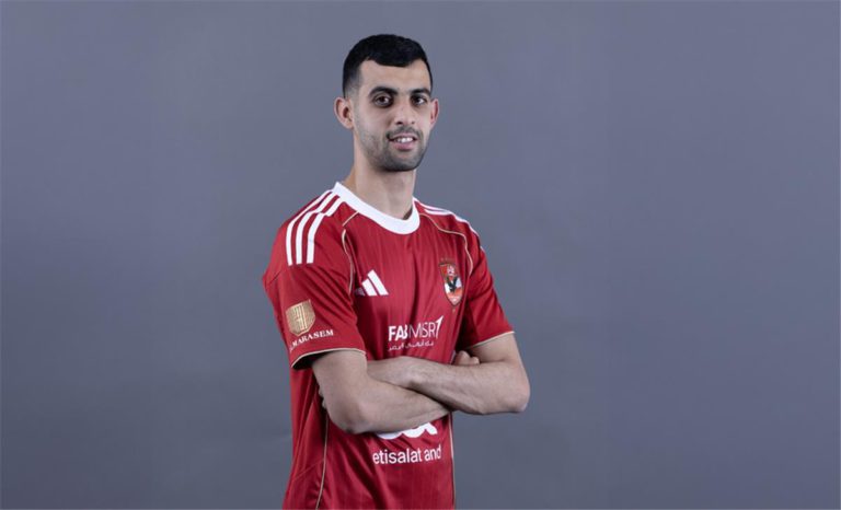 الأهلي المصري يعلن رسميا ضم الظهير المغربي يوسف بلعمري