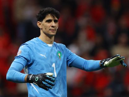 ياسين بونو يهدد الرقم القياسي للأسطورة عصام الحضري