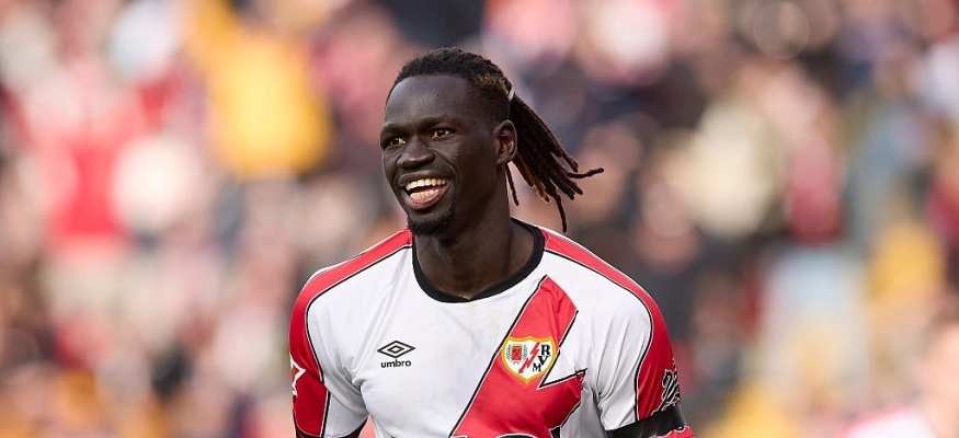 فريق اسباني يتعرض لهجوم عنيف بسبب لاعب سنغالي