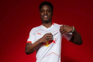 لايبزغ يخطف موهبة نيجيرية مطلوبة في البوندسليغا