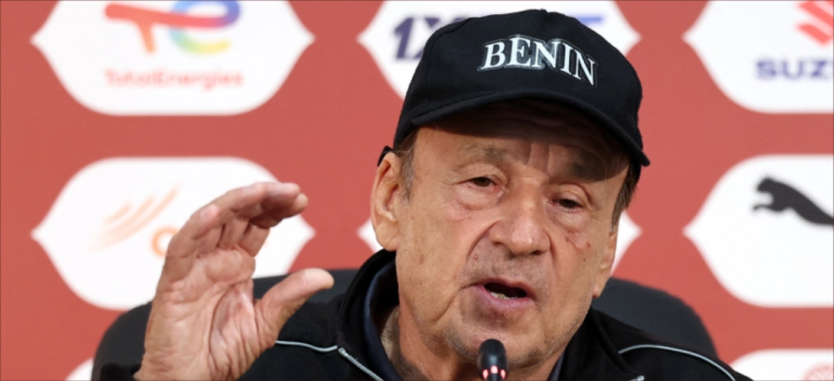 مدرب بنين يحذر من أخطاء التحكيم قبل مواجهة مصر في كأس أفريقيا 2025