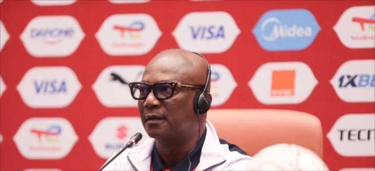 كواسي أبياه يتحدى السنغال ويكشف قصة إنسانية مؤثرة قبل ثمن النهائي