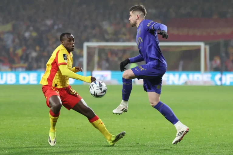 موناكو يقلب تأخره بهدفين إلى انتصار ثمين