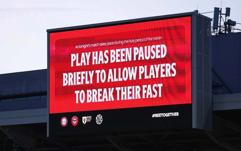 كيف يؤثر الصيام على لاعبي كرة القدم؟ نصائح الخبراء للحفاظ على الأداء