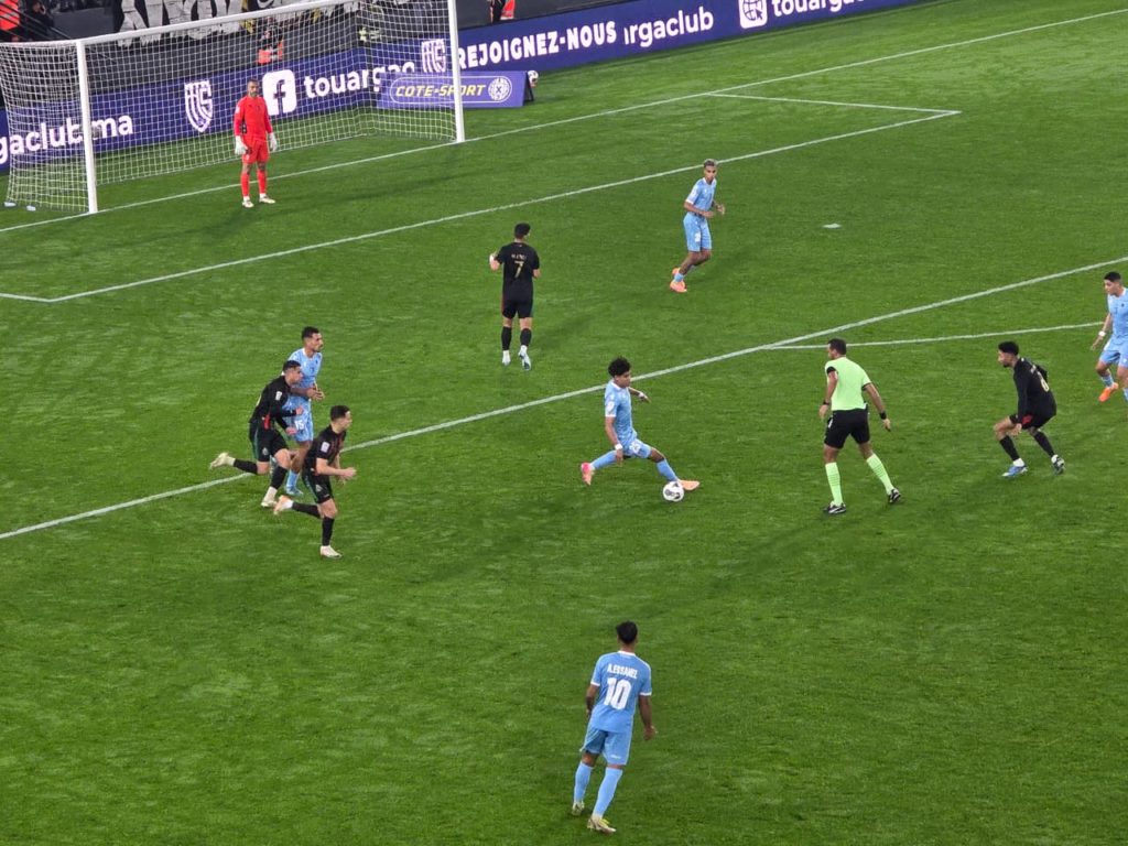 تعادل مثير في ديربي العاصمة بين اتحاد تواركة والجيش الملكي