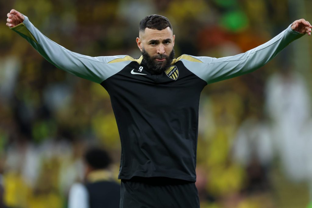 بنزيما يفجر غضب جماهيري عارم ورد فعل غير متوقع بعد رحيله للهلال