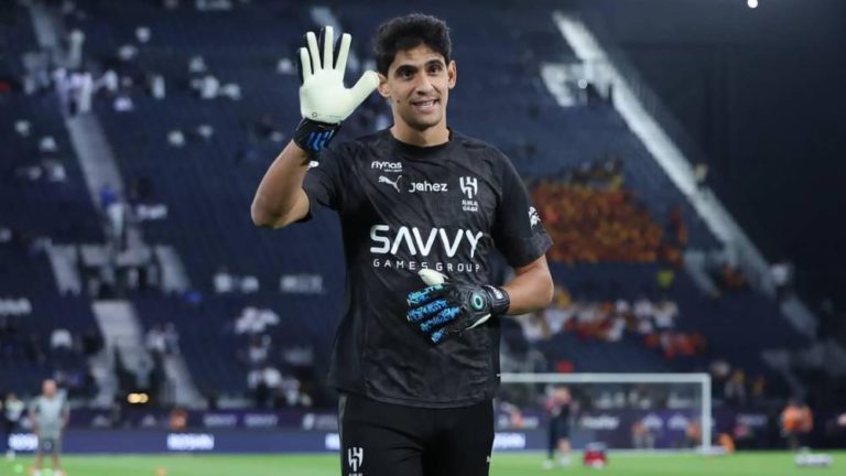 إصابة ياسين بونو تربك حسابات الهلال قبل مواجهة آسيوية حاسمة