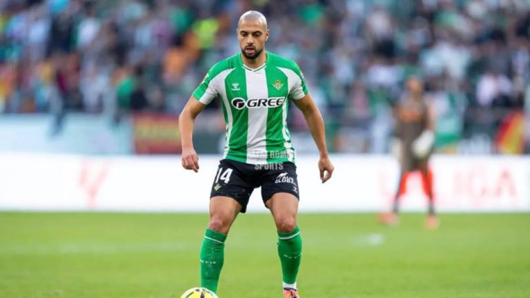 سفيان أمرابط يخطو أولى خطوات العودة مع ريال بيتيس