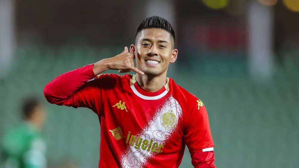 الصحافة الدولية تشيد بأداء نجم الوداد وتصفه بمفتاح الهجمات