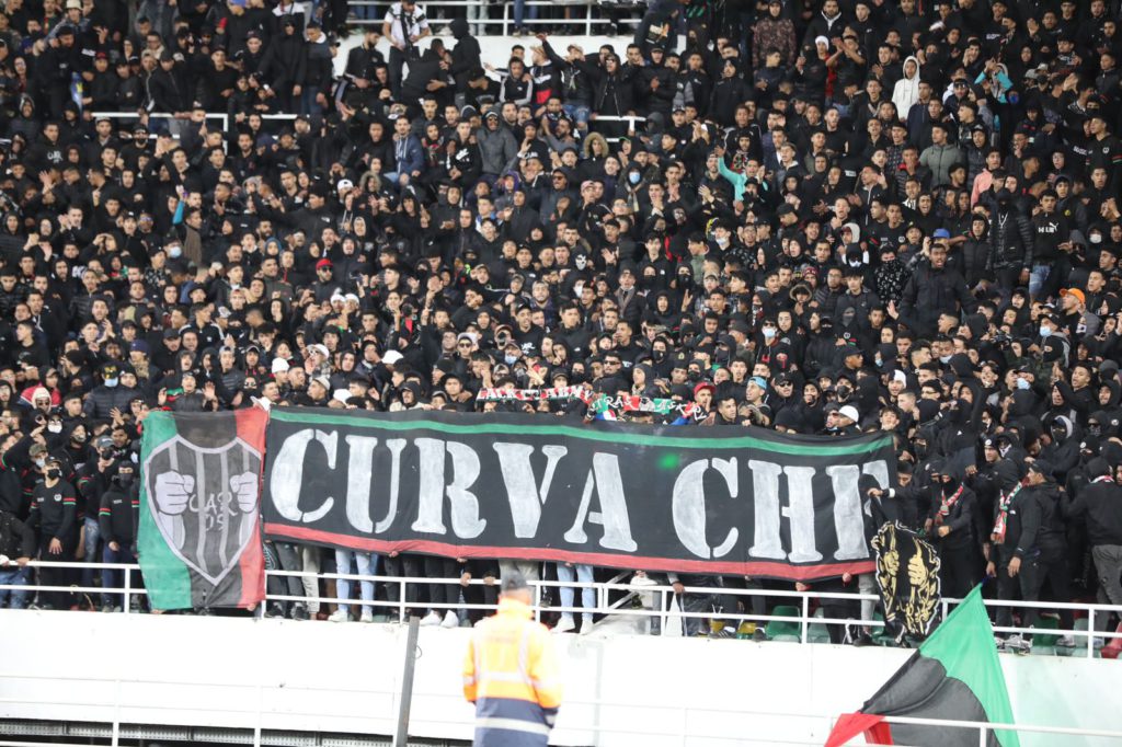 أولتراس الجيش تتمسك بملعب مولاي عبد الله وترفض “أي بديل مؤقت”