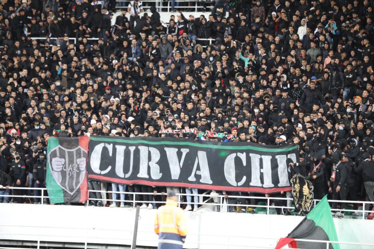 أولتراس الجيش تتمسك بملعب مولاي عبد الله وترفض “أي بديل مؤقت”