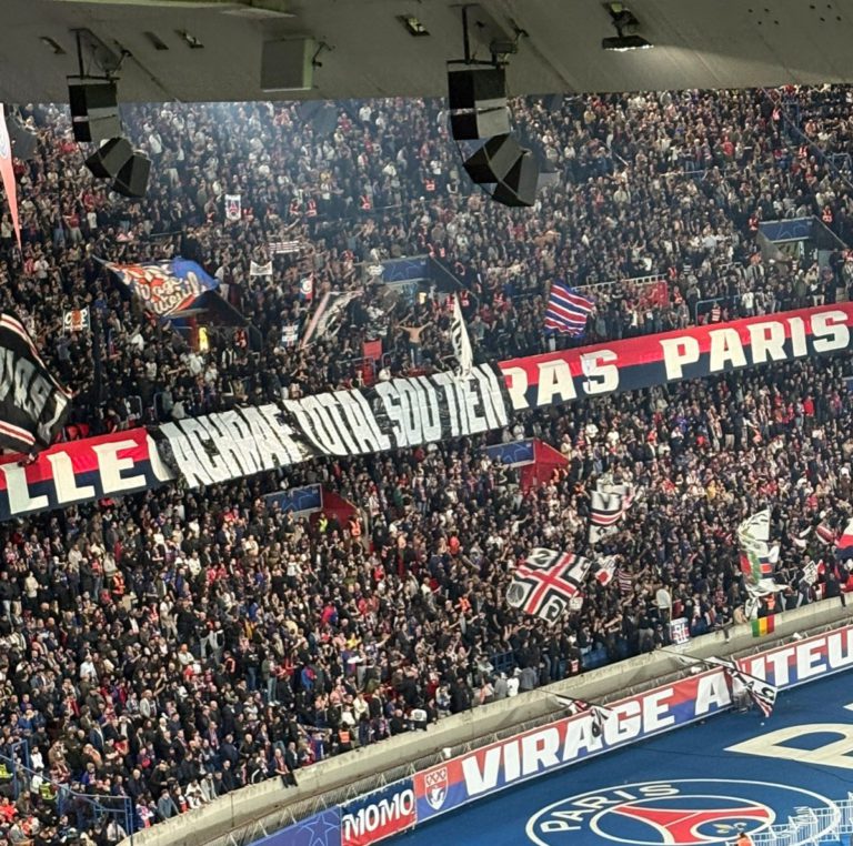 جماهير باريس سان جيرمان تدعم أشرف حكيمي