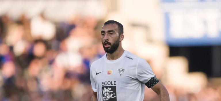 الجزائري حيماد عبدلي يحسم مستقبله مع أولمبيك مارسيليا