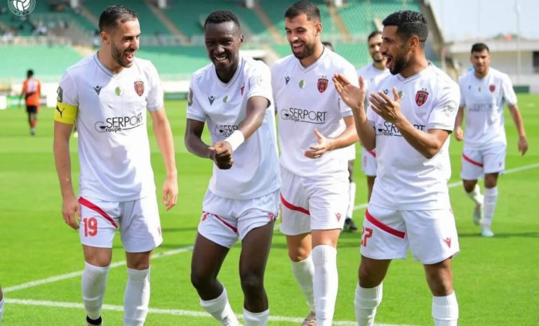 اتحاد الجزائر يواصل الصدارة بفوز مثير على سان بيدرو