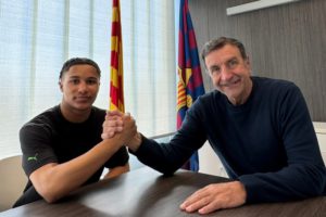 برشلونة يعزز صفوفه بموهبة إنجليزية صاعدة