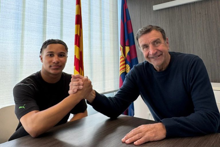 برشلونة يعزز صفوفه بموهبة إنجليزية صاعدة