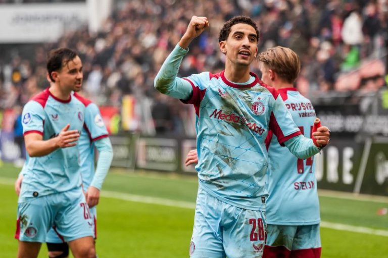 الدولي المغربي تيرغالين يتألق ويهدي فاينورد ثلاث نقاط مهمة