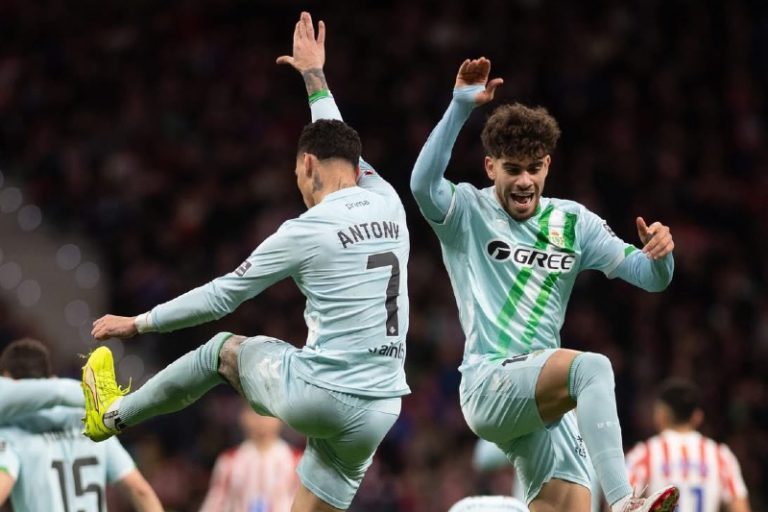 عبد الصمد الزلزولي يقود ريال بيتيس لفوز ثمين على أتلتيكو مدريد