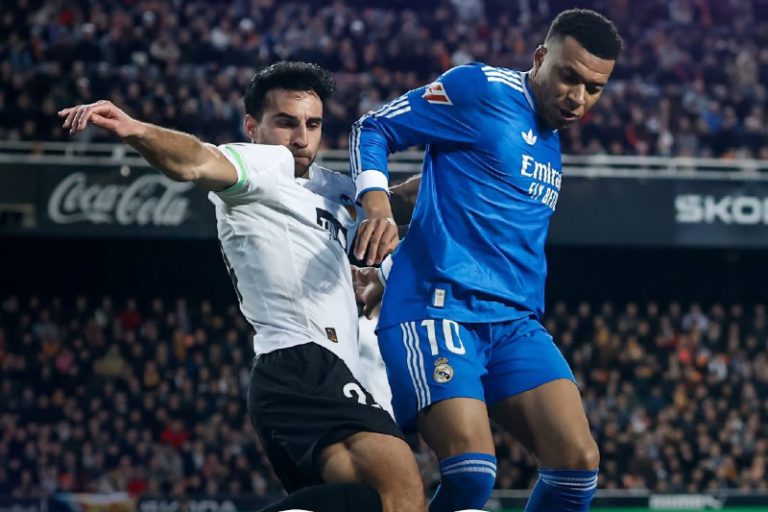 ريال مدريد يحقق فوزًا مهمًا على فالنسيا ويلاحق برشلونة على الصدارة