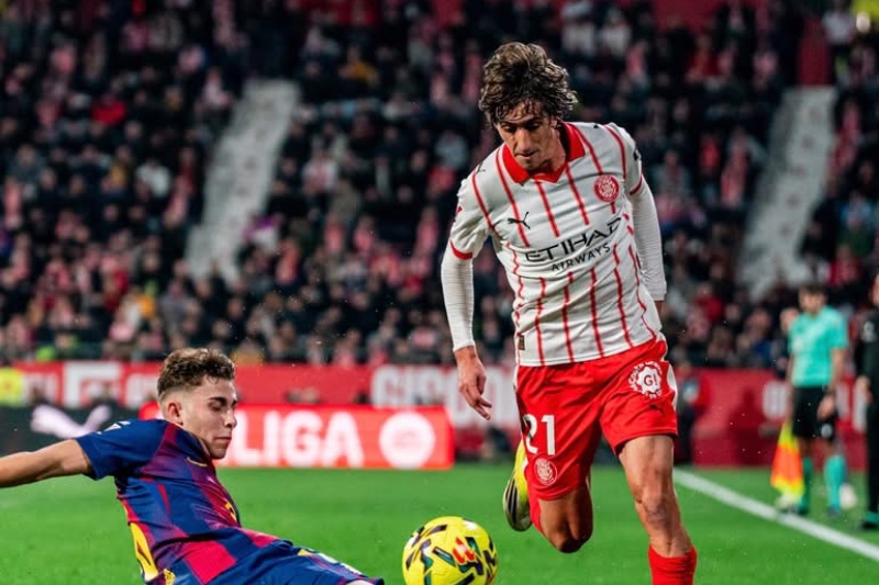 جيرونا يطيح ببرشلونة ويقلب موازين الدوري الإسباني