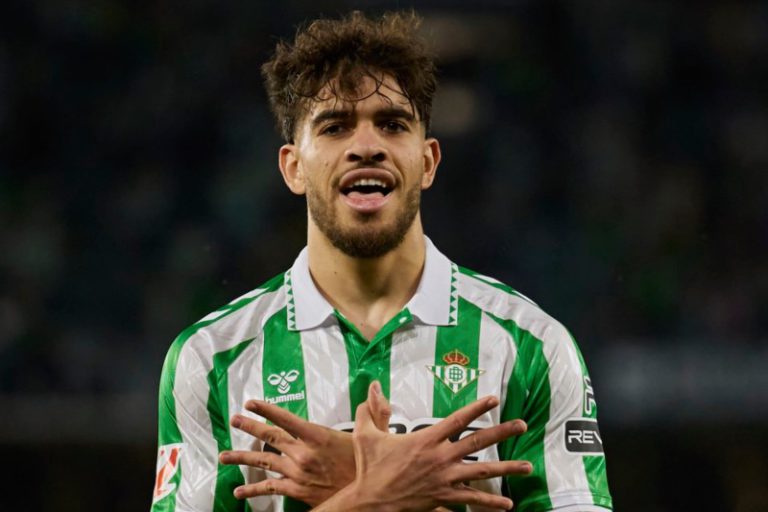 ريال بيتيس يحدد سعر الزلزولي وفرق إنجليزية وإيطالية تتنافس على ضمه