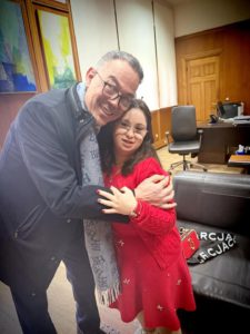 لقجع يستقبل مشجعة مغربية من ذوي الهمم (صور)