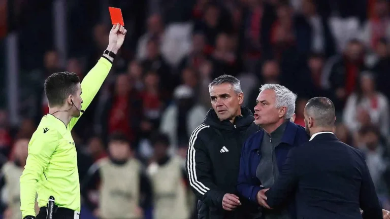 لحظة طرد جوزيه مورينيو