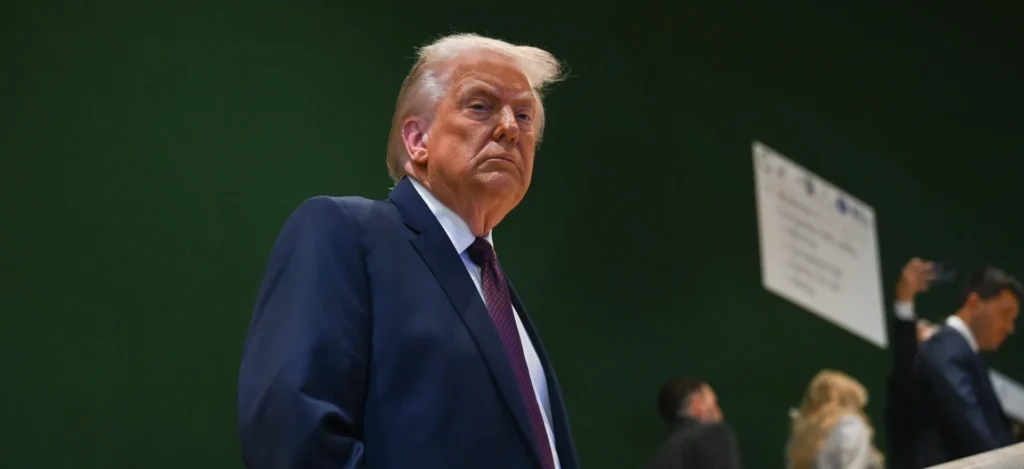 ترامب متهم بسرقة ميدالية ذهبية