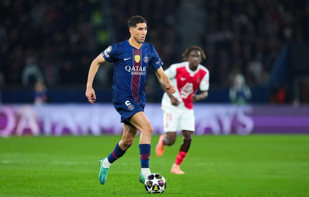 أشرف حكيمي في مباراة باريس سان جيرمان وموناكو