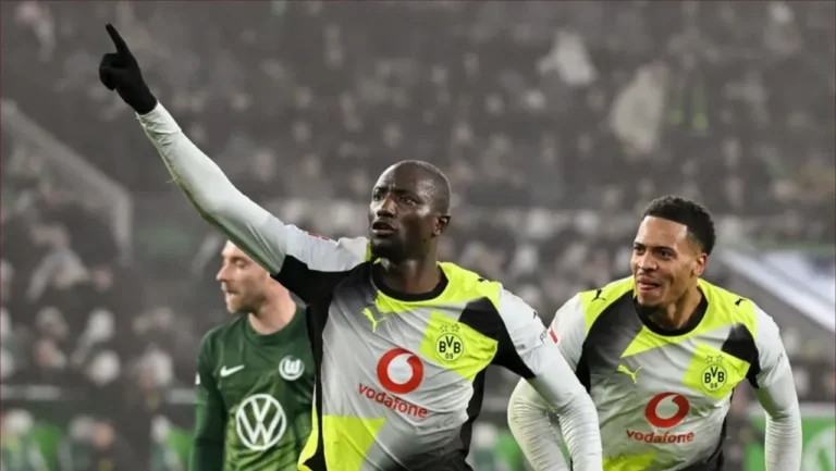 دورتموند يفوز في الوقت القاتل ويشعل صراع الصدارة