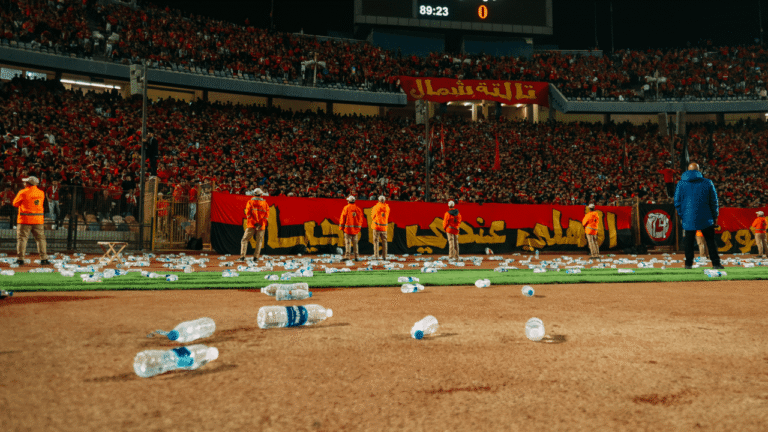 الأهلي يوجه استفسارا إلى الكاف بشأن أحداث مباراته ضد الجيش الملكي