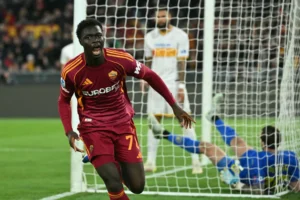 روما يستعيد الانتصارات بفوز صعب على ليتشي في الدوري الإيطالي