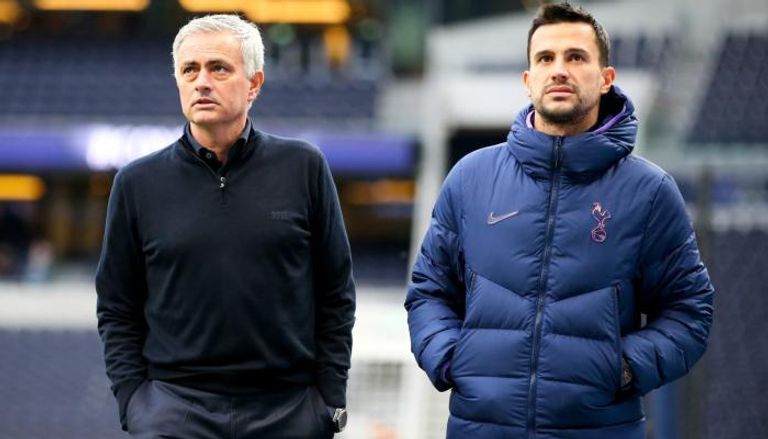 بطل لقطة شهيرة مع مورينيو.. من هو ساكرامنتو مساعد مدرب المنتخب المغربي محمد وهبي؟