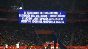 صادم.. هتافات معادية للمسلمين تهز ودية إسبانيا ومصر في برشلونة