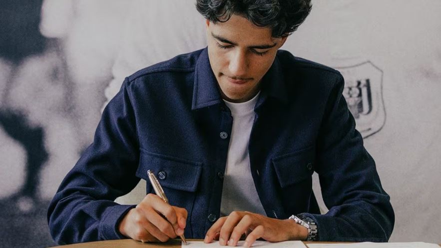 أندرلخت يوقع أول عقد احترافي مع موهبة مغربية شابة