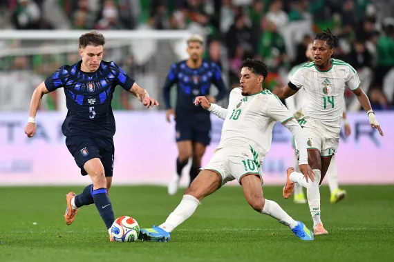 الجزائر تتعادل وديا أمام أوروغواي في تورينو