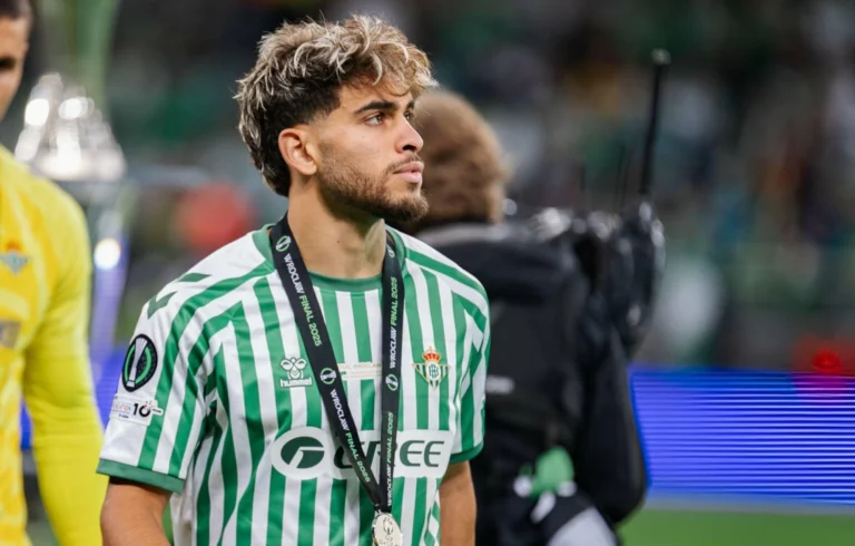 وكيل الزلزولي يكشف حقيقة إجراء محادثات مع باريس سان جيرمان