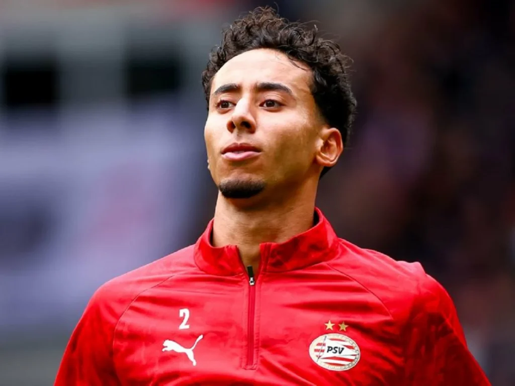 أنس صلاح الدين مهدد بالغياب عن مباراة تتويج أيندهوفن