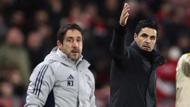 بند غريب في عقد مدرب الكرات الثابتة في نادي أرسنال