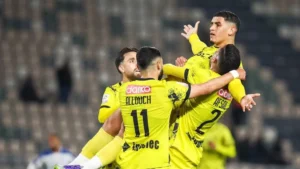 المغرب الفاسي يصدر بلاغا شديد اللهجة ينتقد العصبة الإحترافية