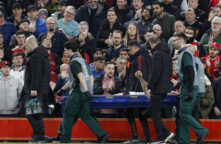 بتر جزء من أصبعه.. نجم غلطة سراي يتعرض لإصابة مروعة