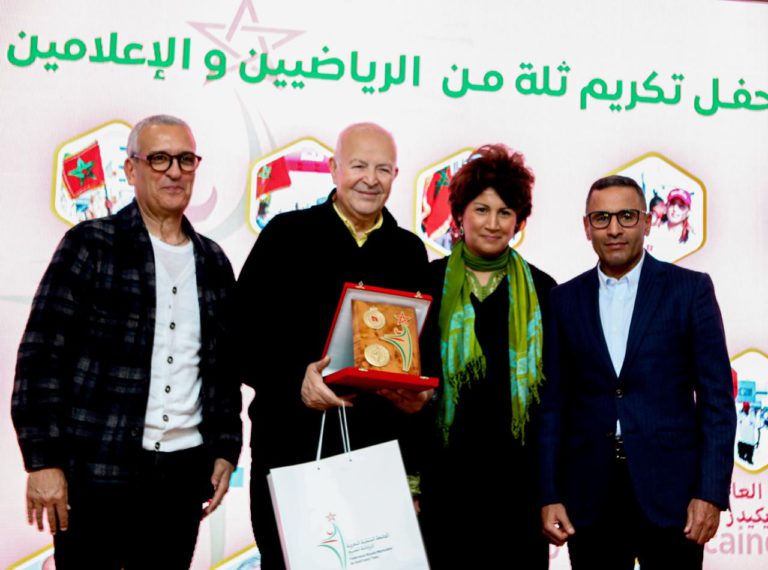 جامعة الرياضة للجميع تنظم ندوة حول الرياضة وتحتفي بثلة من الإعلاميين والرياضيين