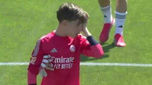 نجل كاسياس ينهار بالبكاء بعد خسارة ريال مدريد أمام برشلونة في كلاسيكو الصغار (فيديو)