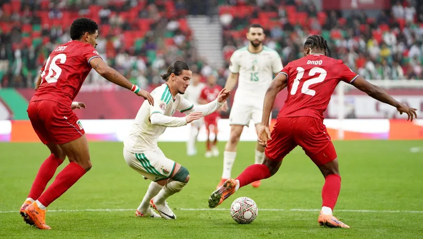 إصابة تبعد نجم بارز عن وديتي الجزائر في إيطاليا