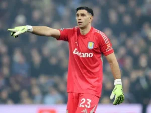 الحارس الأرجنتيني مارتينيز يواجه عقوبة قاسية