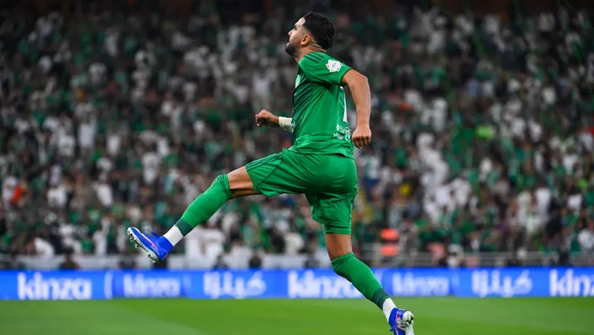 الأهلي يحسم ديربي جدة بثلاثية في شباك الإتحاد