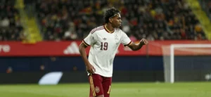 غرفة ملابس إسبانيا تنقسم حول نجم برشلونة