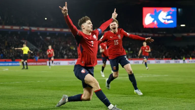 التشيك تحسم ملحمة الدنمارك وتعود إلى كأس العالم بعد 20 عامًا