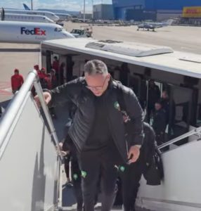 بعثة المنتخب المغربي تتوجه إلى فرنسا استعداداً لودية الباراغواي